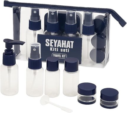 Seyahat Tipi Kozmetik Şişe Seti – 9 Parça | Sprey & Pompa Şişe, Krem Kabı, Mini Huni, Taşıma Çantası | Uçak El Bagajı Uyumlu – Unisex Bakım Seti