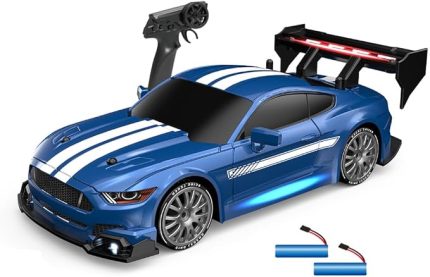 2.4GHz Uzaktan Kumandalı Drift Araba 1:24 30KM/H Yüksek Hızlı Drift Ön Işıklar, Alt Işıklar, Kuyruk Kanat Işıkları/Değiştirilebilir Tekerlekler 2 Pil ile Uzaktan Kumandalı 4WD Araç Mavi