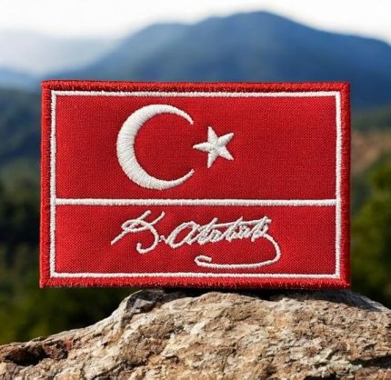 Bayrağı ve Atatürk İmzası Peç Nakış Arma - 8x5 cm