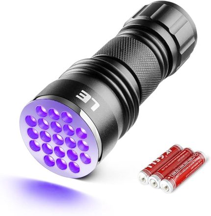 LED Mini UV Siyah Işık El Feneri, 21 LED'li, 395 nm Ultraviyole Işık, Geocaching, Ev Hayvanı Tesisatörleri, Evcil Hayvanlar İdrar Dedektörü vb. için 3 AAA pil dahil