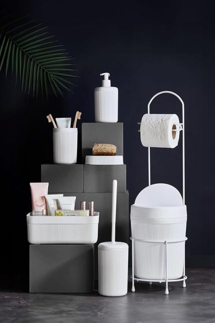 Parça Beyaz Banyo Seti Metal Stantlı Kovalı Wc Kağıtlık Kozmetik Kutusu Diş Fırçalık Ve Sabunlukla