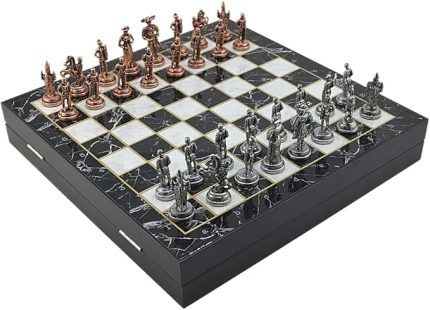 Orta Boy Metal İspanyol Satranç Takımı Antik ve Mermer Desenli Sandıklı MDF Tahtası (36x36x6 cm.)