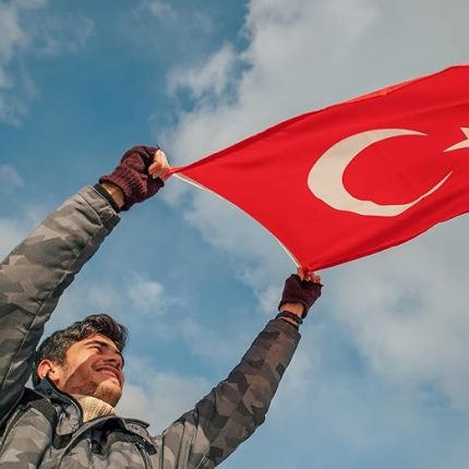 Türk Bayrağı (70X105CM) - Nefes Alabilir 125gr Rashel Kumaş, Çift Dikişli, Sağlam Kulplu, UV ve Solmaya Karşı Dayanıklı, İç/Dış Mekan Kullanımı (70x105CM)