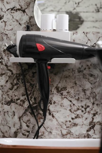 Beyaz Metal Yapışkanlı Saç Kurutma Askısı, Yapışkanlı Banyo Düzenleyici Organizer Fön Makinelik MT83B