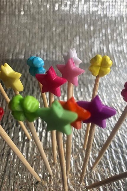 50 Adet Renkli Yıldız Ve Yonca Figürlü Pasta Kurabiye Kanepe Sunumluk Kürdan 50 Kürdan