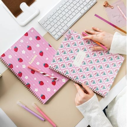 A4 Spiralli Karton Kapak 2’li Set Düz Çizgisiz Okul Defteri 80 yaprak, Ders Programlı Çilek