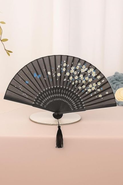 Siyah Zeminli El Yapımı Geleneksel Katlanabilir Şık Dekoratif Bambudan Yapılmış Çiçek Desenli El Yelpazesi (Gece Baharı, 21x38 cm)