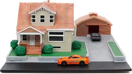Toys Hızlı ve Öfkeli Nano Hollywood Rides Dom Toretto'nun Evini Sergileyen Diorama, İki adet 1,65" Döküm Araba, Çocuklar ve Yetişkinler için Oyuncaklar (33668)