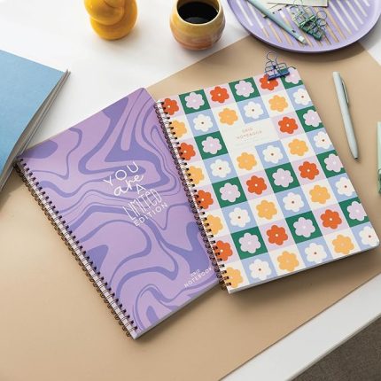 Spiralli Karton Kapak 2’li Set Kareli Okul Defteri 80 yaprak, Ders Programlı Lila Çiçek