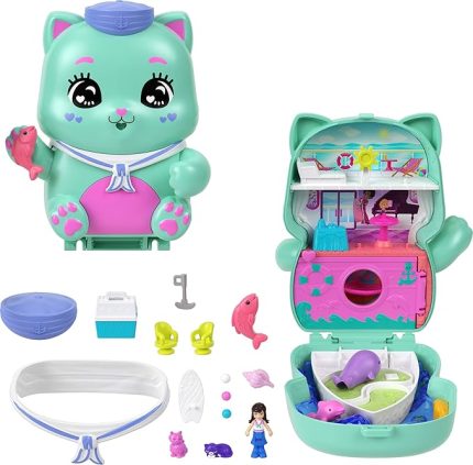 POCKET™ KEDİCİK YELKENDE™ Mikro Oyun Seti Polly Pocket Kedicik Yelkende mikro oyun seti, 1 mikro bebek ve evcil kediler, yiyecek ve stil aksesuarlarının yer aldığı seyahat oyuncağı JCR37