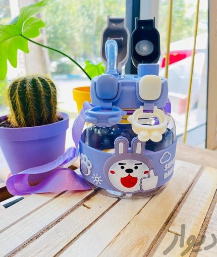 Tavşan Su Matarası Boyun Askılı Suluk Renkli Çizgi Film ve Desenli Karakterler Çocuklara Özel Taşıması Kolay Okulda Piknikde Kullanıma Uygun 1 Litre CRK3 (Mor)