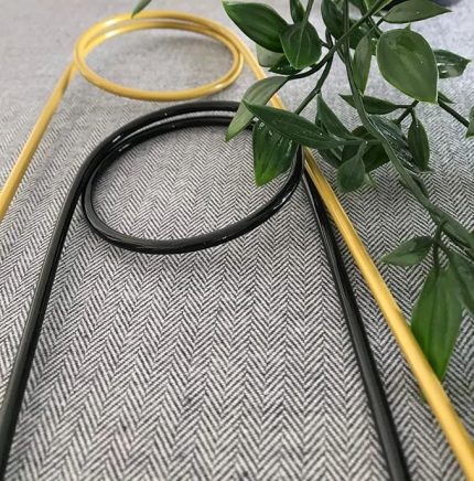 Adet Bitki Destek Çubuğu – Altın Rengi ve Siyah Metal Kancalıiğne Model, 65 cm, Sarmaşık ve Büyük Yapraklı Bitkiler İçin