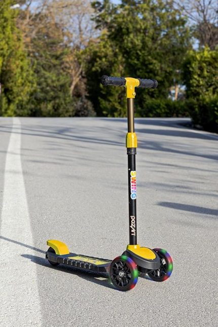 Swing Scooter 3Tekerli Led Işıklı 40Kğ Taşıma Kapasitesi 3yaş ve Üstü Kullanıma Uygun