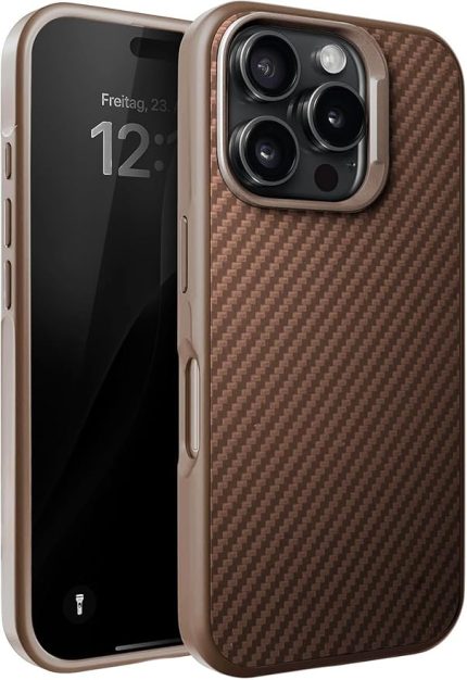 iPhone 16 Pro Max için Fiber Karbon Materyal Arka Bölüm Metal Lens Çerçeveli ve Metal Tuşlu Sararmayan ve Çizilmeyen Güçlü Darbe Emici Premium Silikon Kılıf (Çöl Titanyum, 16 Pro Max)